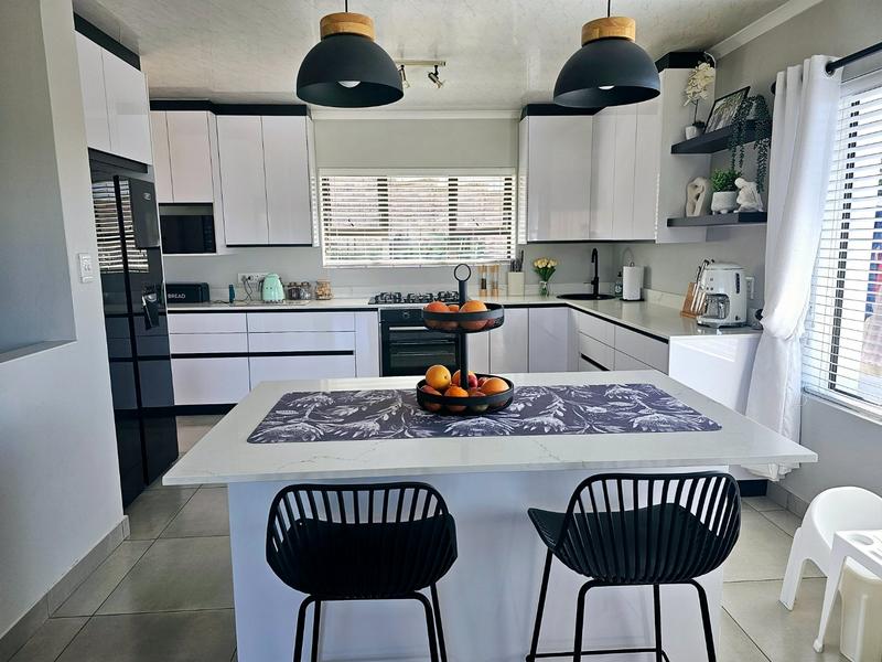3 Bedroom Property for Sale in Island View Western Cape